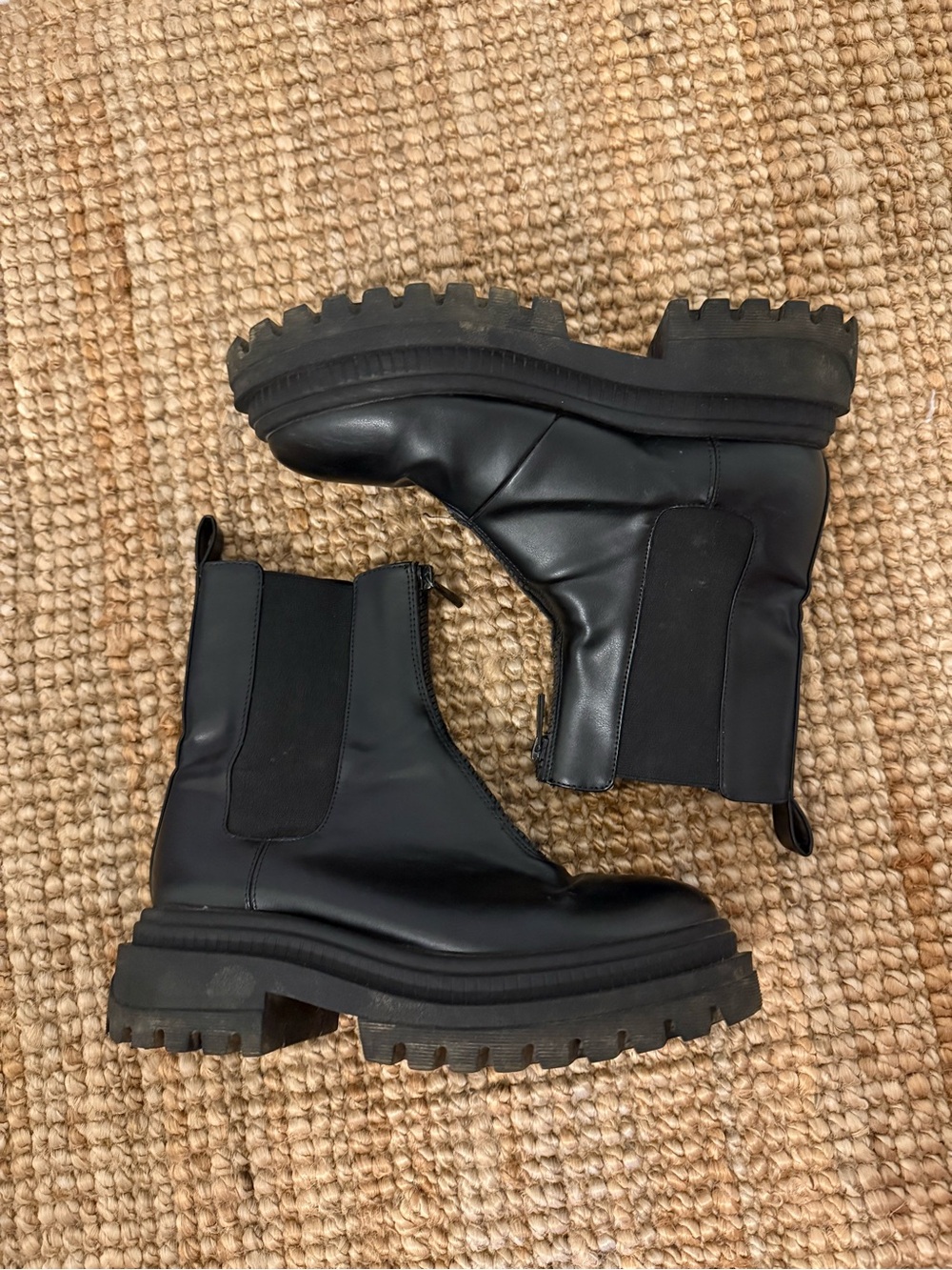 Bershka Chunky Chelsea Boots - Women’s 38